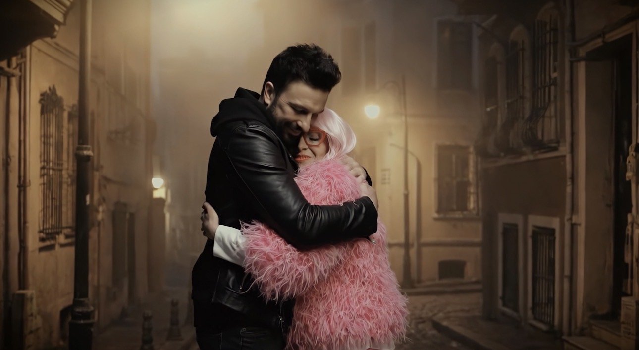 TARKAN’IN SÖZLERİ AYSEL GÜREL İMZASI TAŞIYAN YENİ ŞARKISI   “ANILARLA YAŞAMAK” AI İLE HAZIRLANAN KLİBİYLE YAYINDA! 