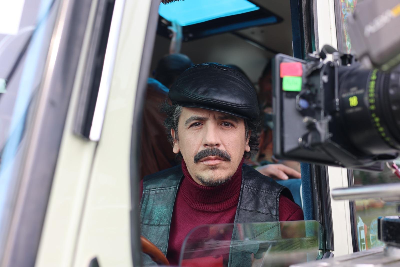 MİNİBÜS ŞOFÖRÜ OLDU 